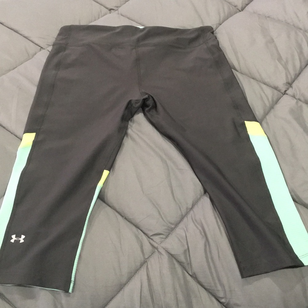 Under armour compression heat gear work out pants.